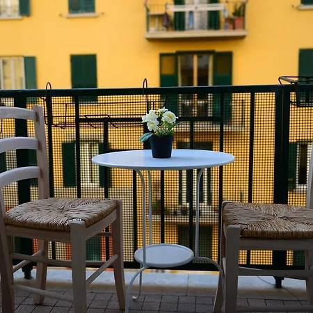 Domus Est * Rome